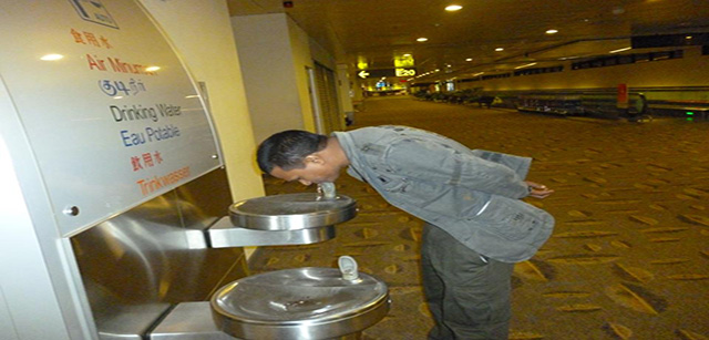 Drinking-water-in-Singapore-from-Public